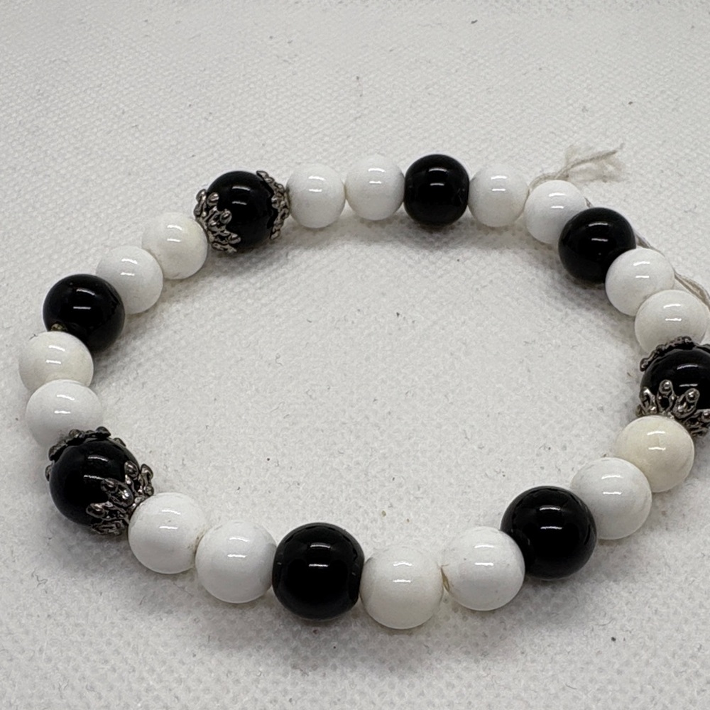 Chic Black and White Beaded Bracelet